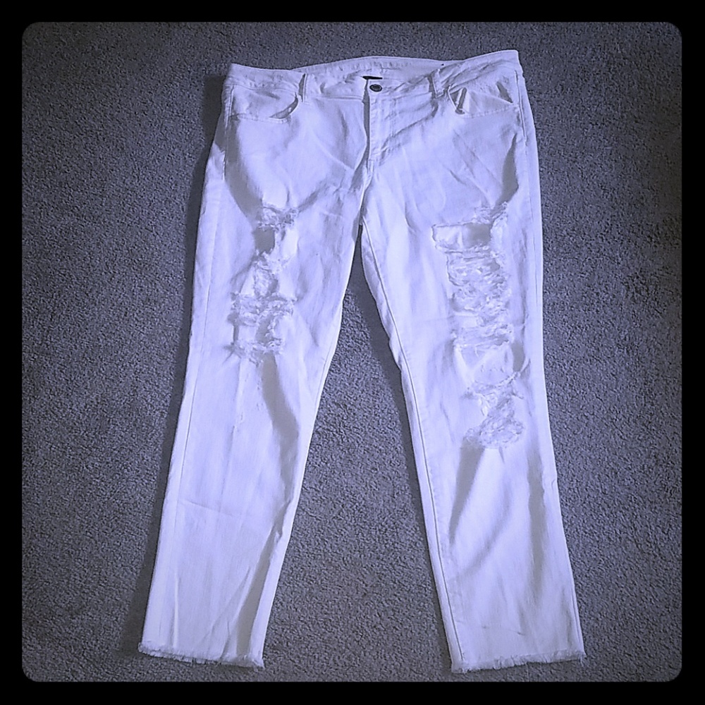 American Eagle White ripped jeggings